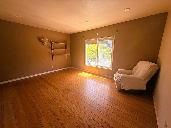 3rd image of 2515 Ivy Dr APT 3