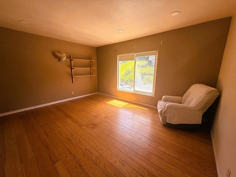 2515 Ivy Dr — Photo 3