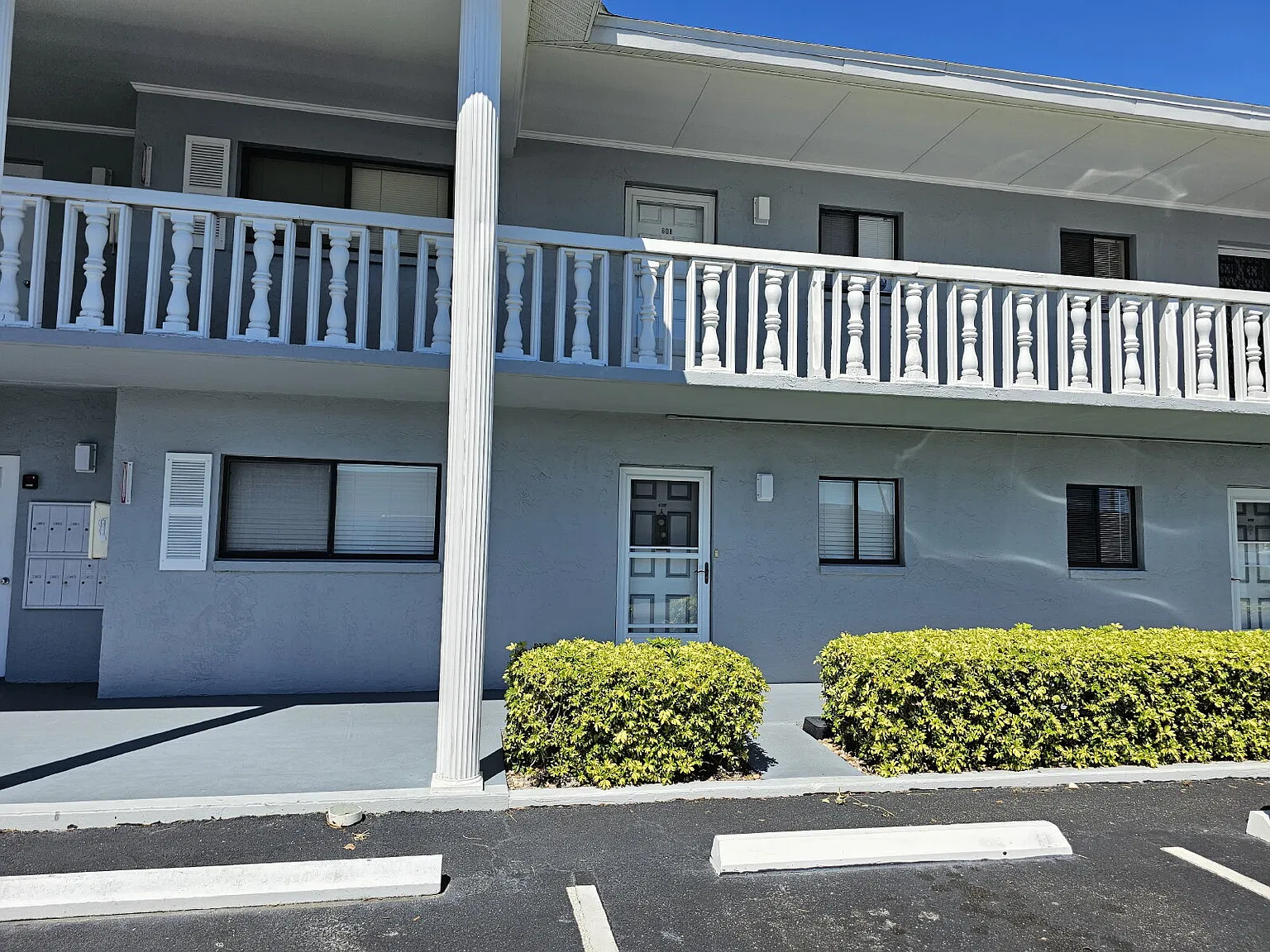2 bed, 2.0 bath, 1058 sqft, $2,200 — Photo 1