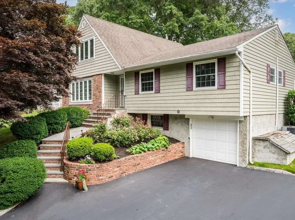 34 Carriage Drive, Kings Park, NY 11754