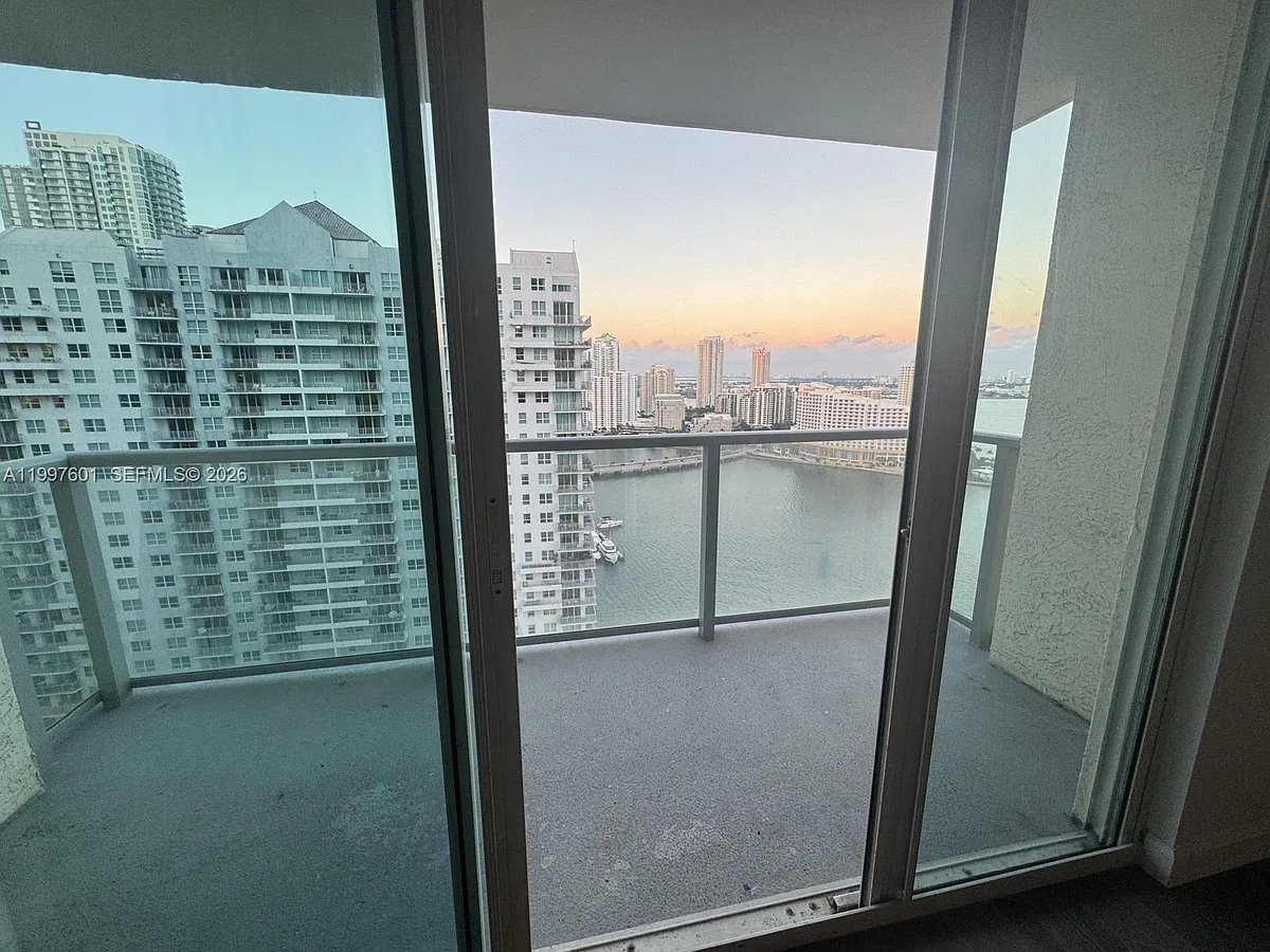 Building Photo - 1155 Brickell Bay Dr #2908