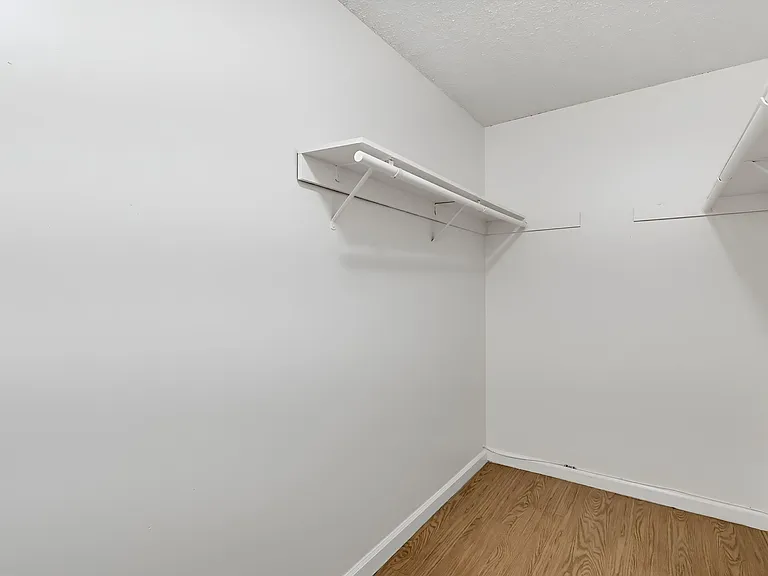 Palms Apartments — Photo 16
