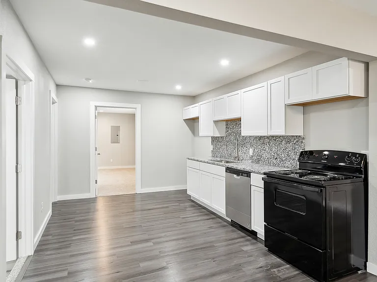 625 E Xyler St — Photo 2