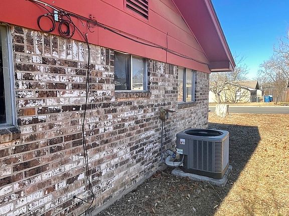 2nd image of 609 Bow