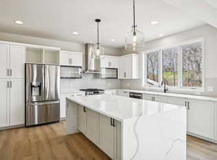 10045 Corral Ct, Victoria, MN 55386