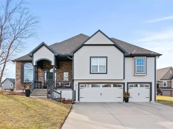 2312 SW Post Oak Ct, Lees Summit, MO 64082