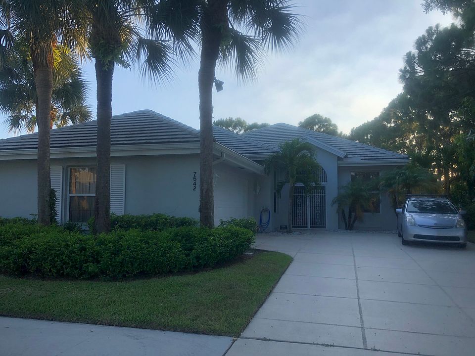 1st image of 7542 SE Fiddlewood Ln