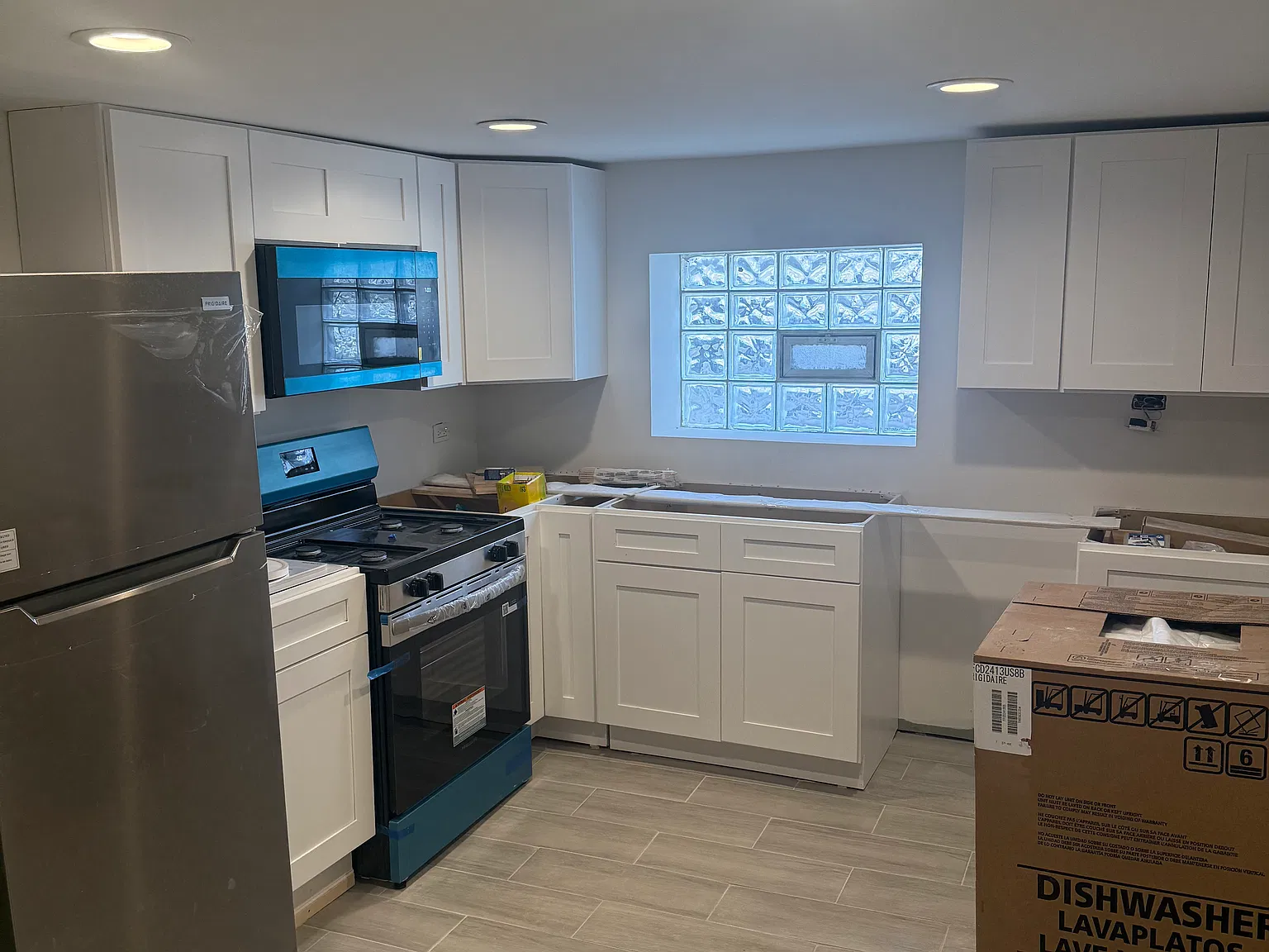 2 bed, 900 sqft, $1,900 — Photo 1