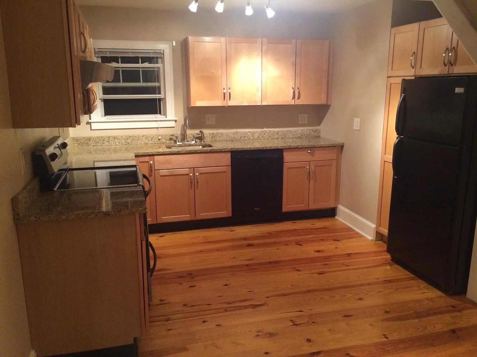 3 bed, 1400 sqft, $2,950 — Photo 3