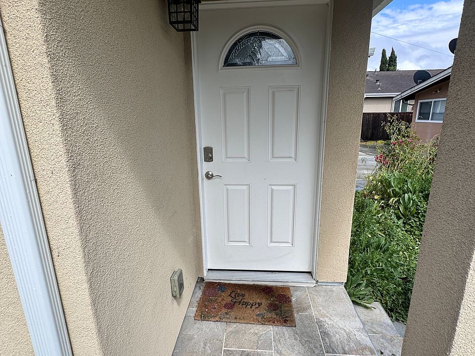 1st image of 1005 Lakehaven Dr
