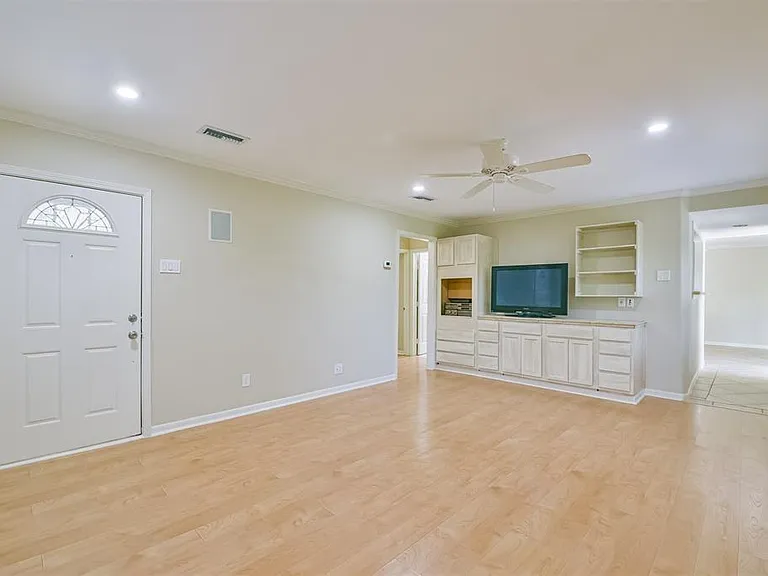 108 Dolphin Ave — Photo 14