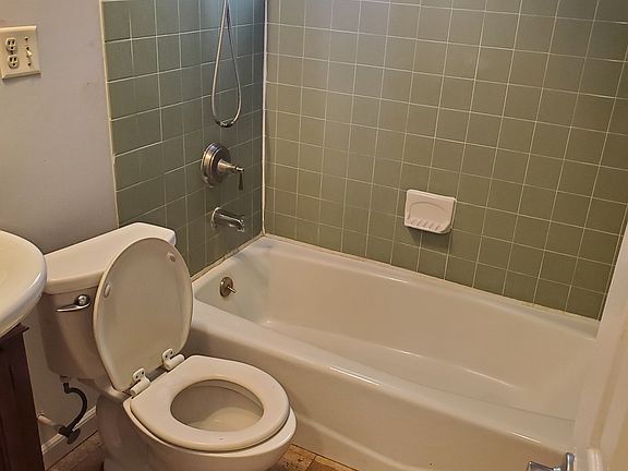5th image of 1315 Omaha St