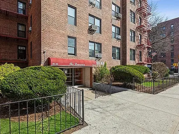 33-45 94th St APT 6H, Queens, NY 11372