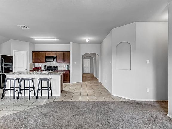 3rd image of 2905 Old Farm Dr