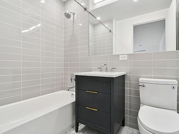 4th image of 20 Exchange Pl APT 1801