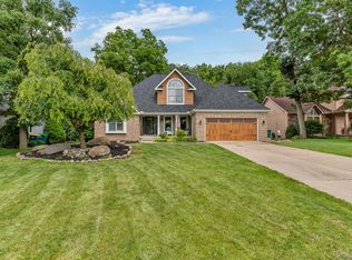 409 River Woods Dr, Flushing, MI