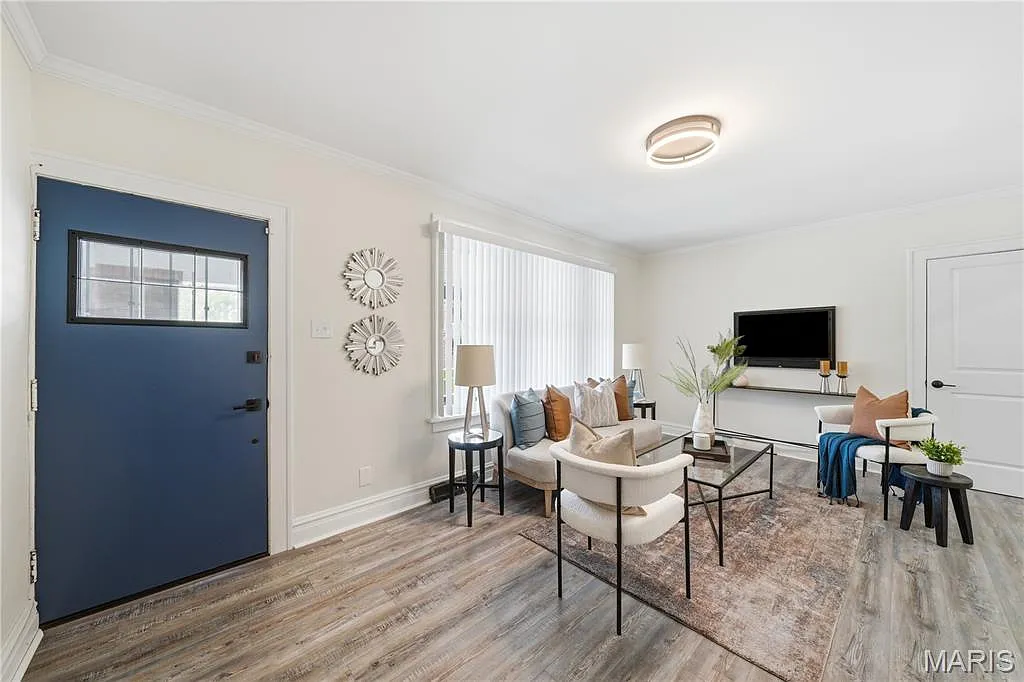 4 bed, 2.0 bath, 1968 sqft, $1,300 — Photo 3
