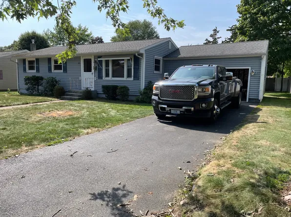 105 Hanover St, Warwick, RI 02886
