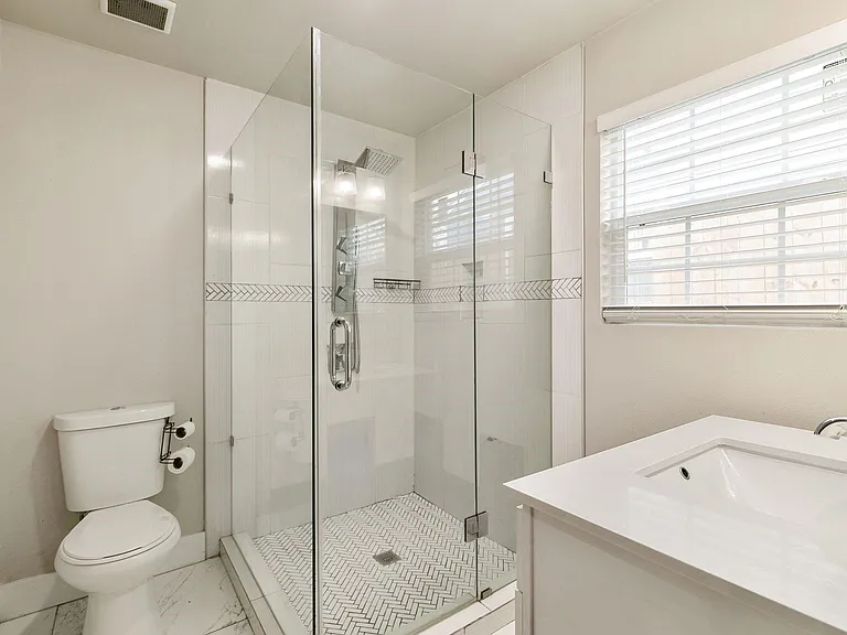 1506 E Waco Ave — Photo 21
