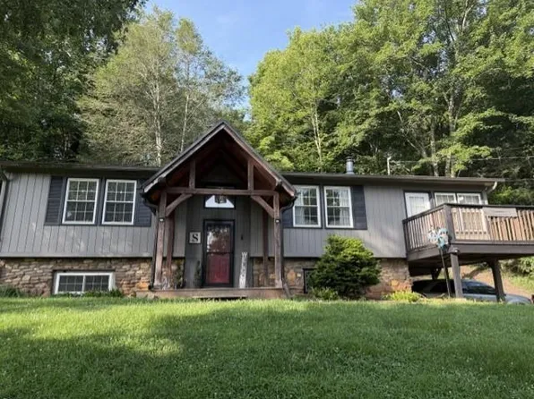 1987 Wide Horizon Dr, Franklin, NC 28734