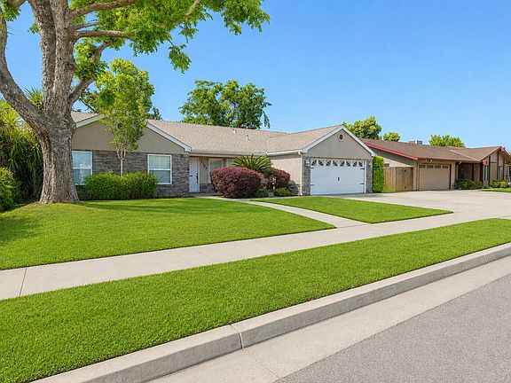 3rd image of 1363 E Carmelo Avenue