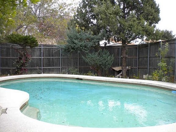 5th image of 1514 Burgundy St