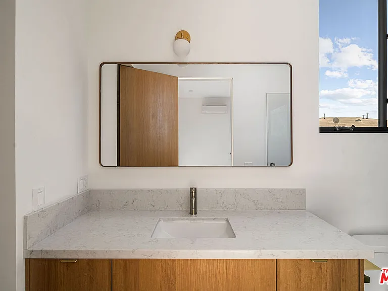 3909 W Exposition Blvd — Photo 19