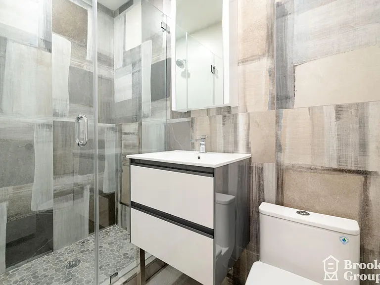 435 De Kalb Ave #4R — Photo 3