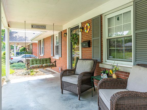 4th image of 210 Loch Lomond Dr