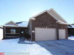 2753 Shadowbrook Dr, Lincoln, NE 68516