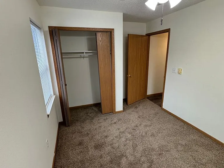 PIONEER BLUFF APARTMENTS — Photo 53