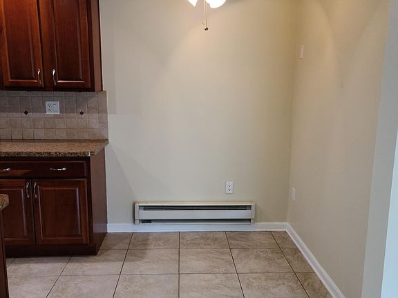 4th image of 127 Amberly Dr Unit B