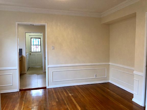 3rd image of 348 N San Vicente Blvd