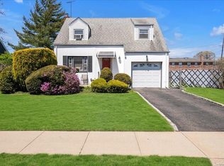 128 Cedarlawn Blvd, Valley Stream, NY 11580
