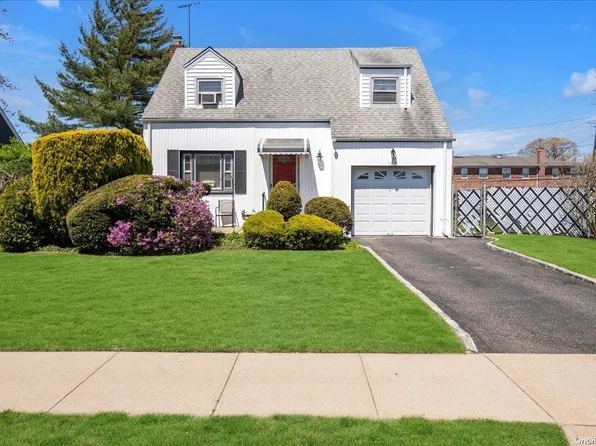128 Cedarlawn Boulevard, Valley Stream, NY 11580