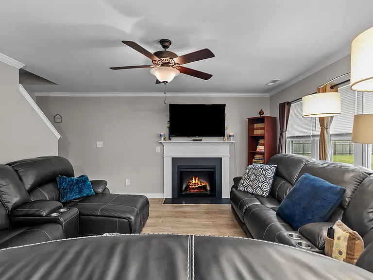 502 Maggies Ct — Photo 3