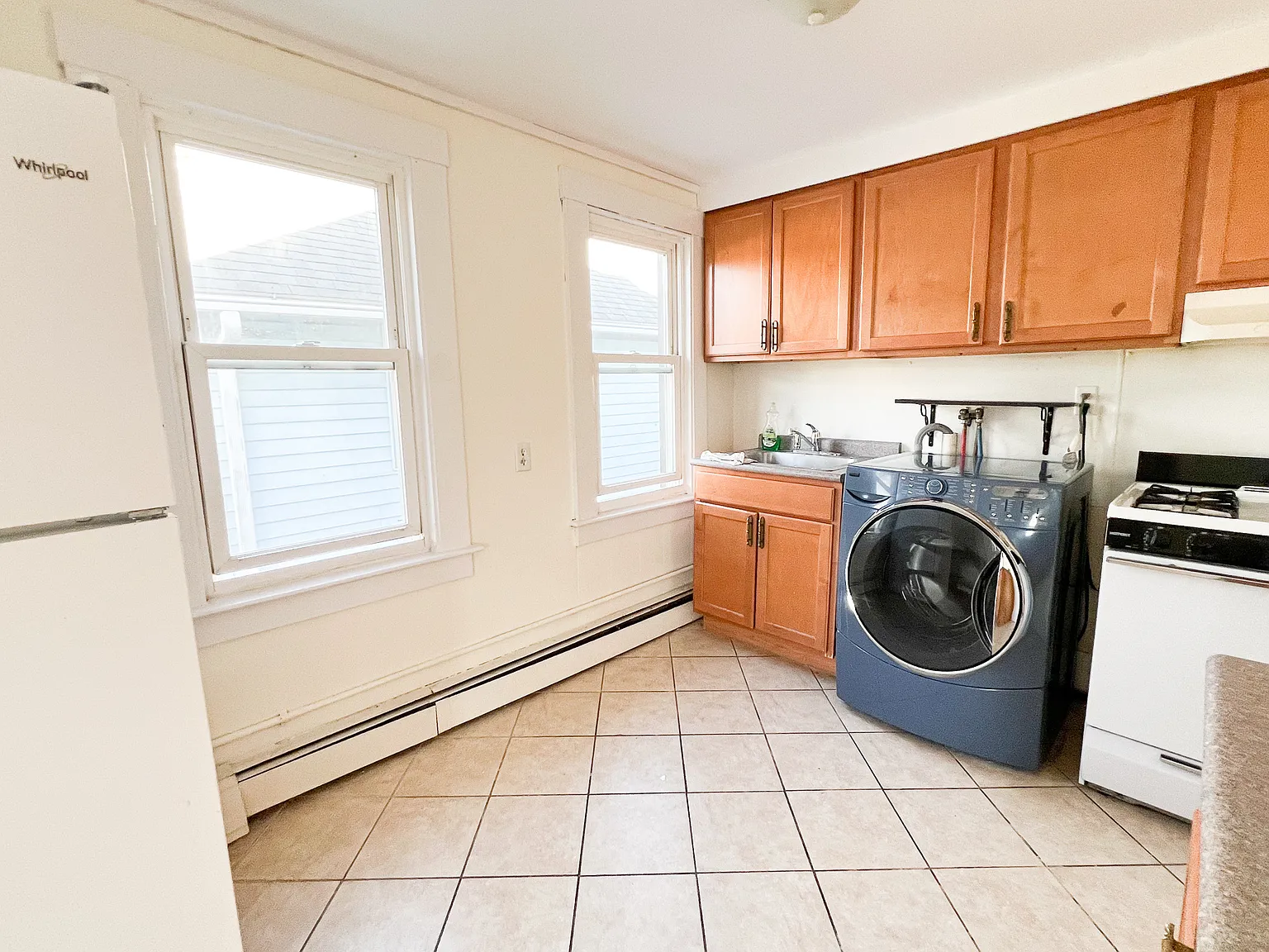 2 bed, 1.0 bath, 2096 sqft, $1,850 — Photo 3