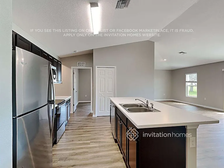 725 NW Juanita Ct — Photo 7