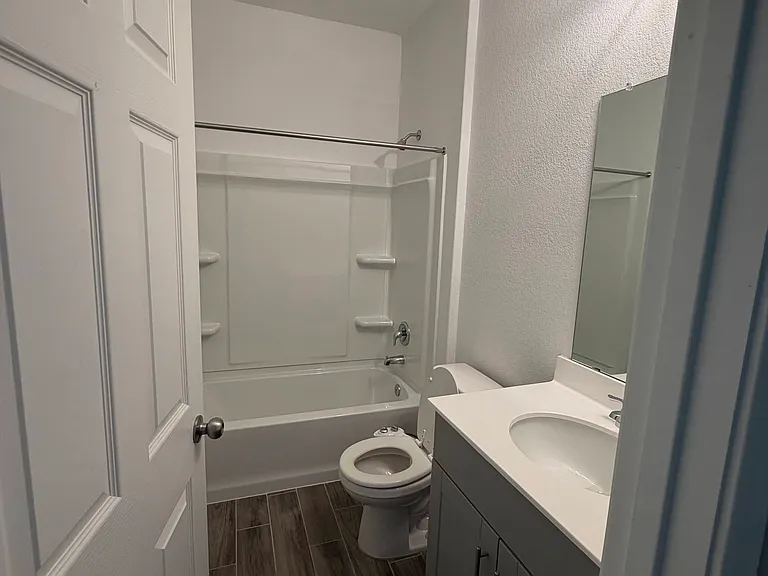 133 Bennington Dr — Photo 17