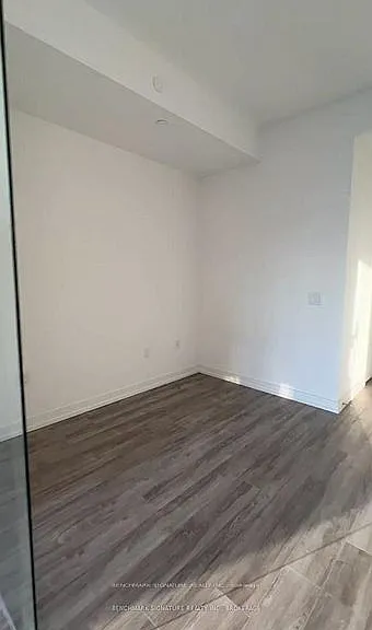 77 Shuter St #2015 — Photo 4