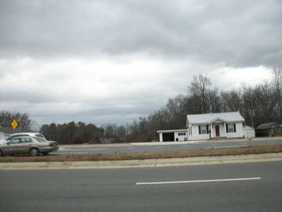 4th image of 64 Mineral Ave