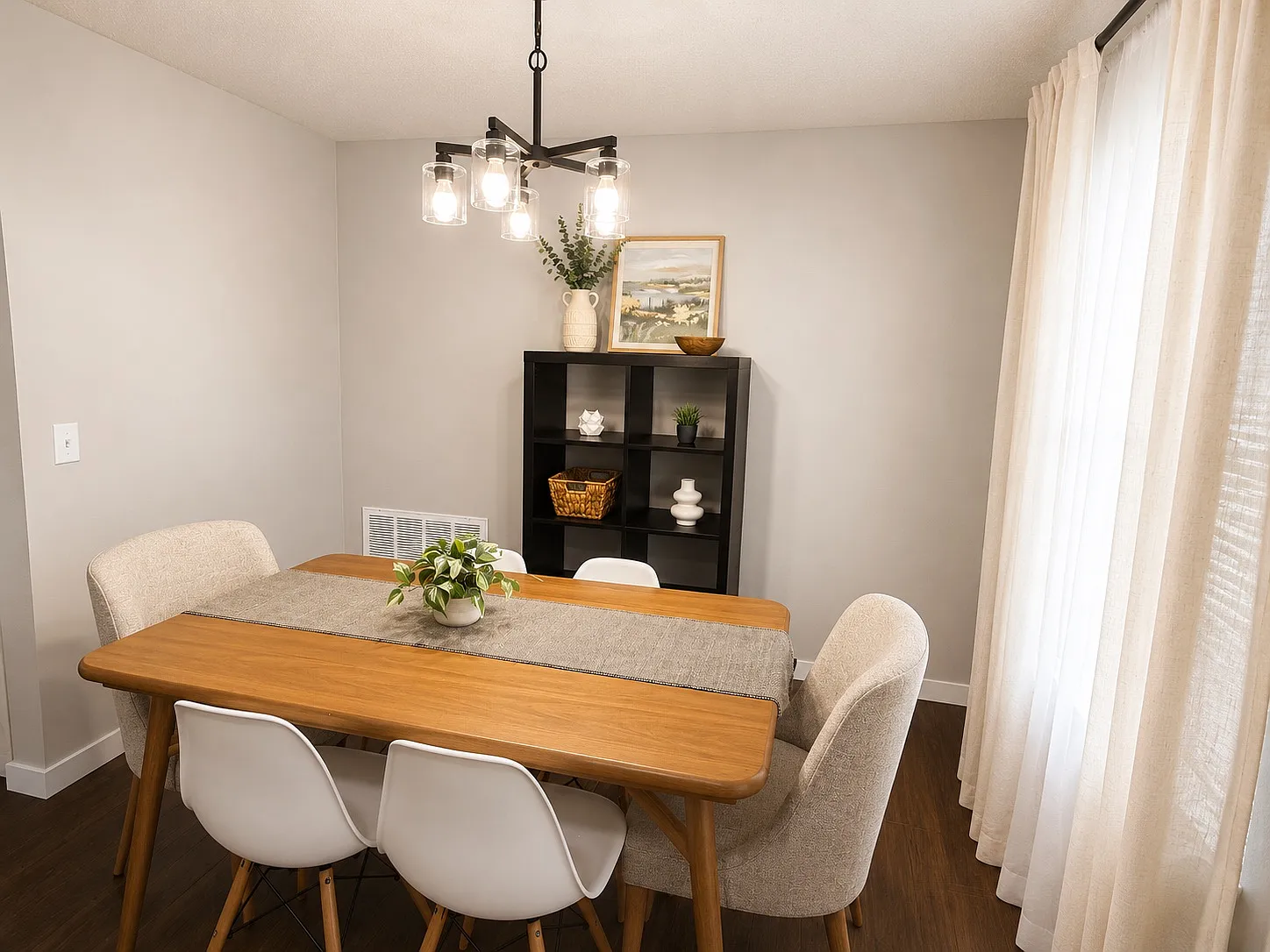 3 bed, 1221 sqft, $3,200 — Photo 4