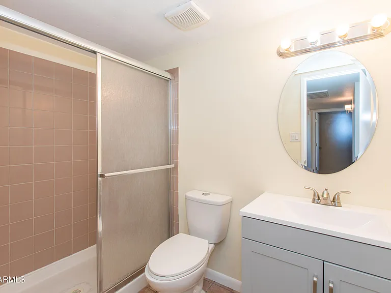 1813 E Ellis Dr — Photo 47