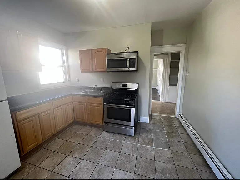 246 Amherst St #2L — Photo 1