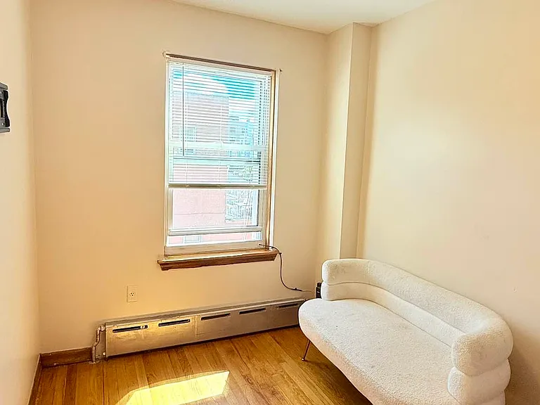 28-20 21st Ave #2 — Photo 8