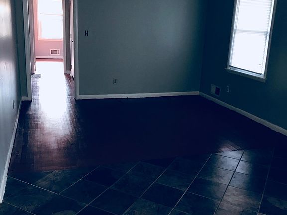 2nd image of 828 Park Dr