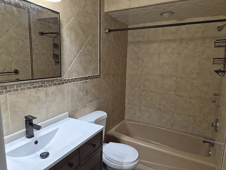 33 Lighthouse Dr #B — Photo 4