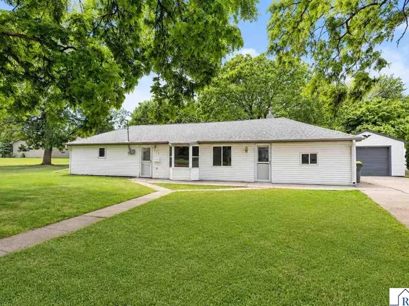 315 Buck Ave NE, Madelia, MN 56062