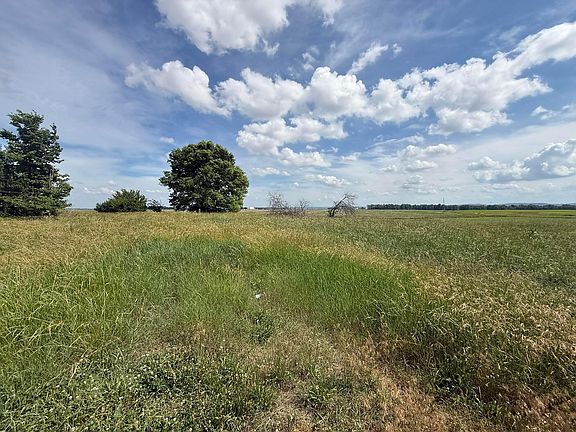 2nd image of 498 Junk Rd