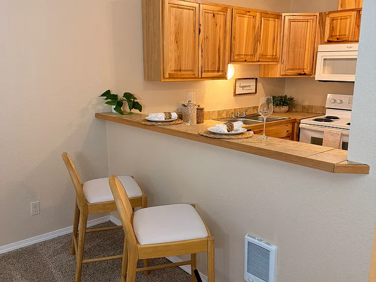 Evergreen Garden Apartments — Photo 9